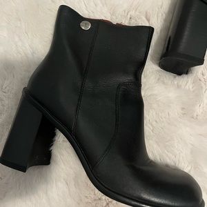 TOMMY HILFIGER Square Toe Leather Boots